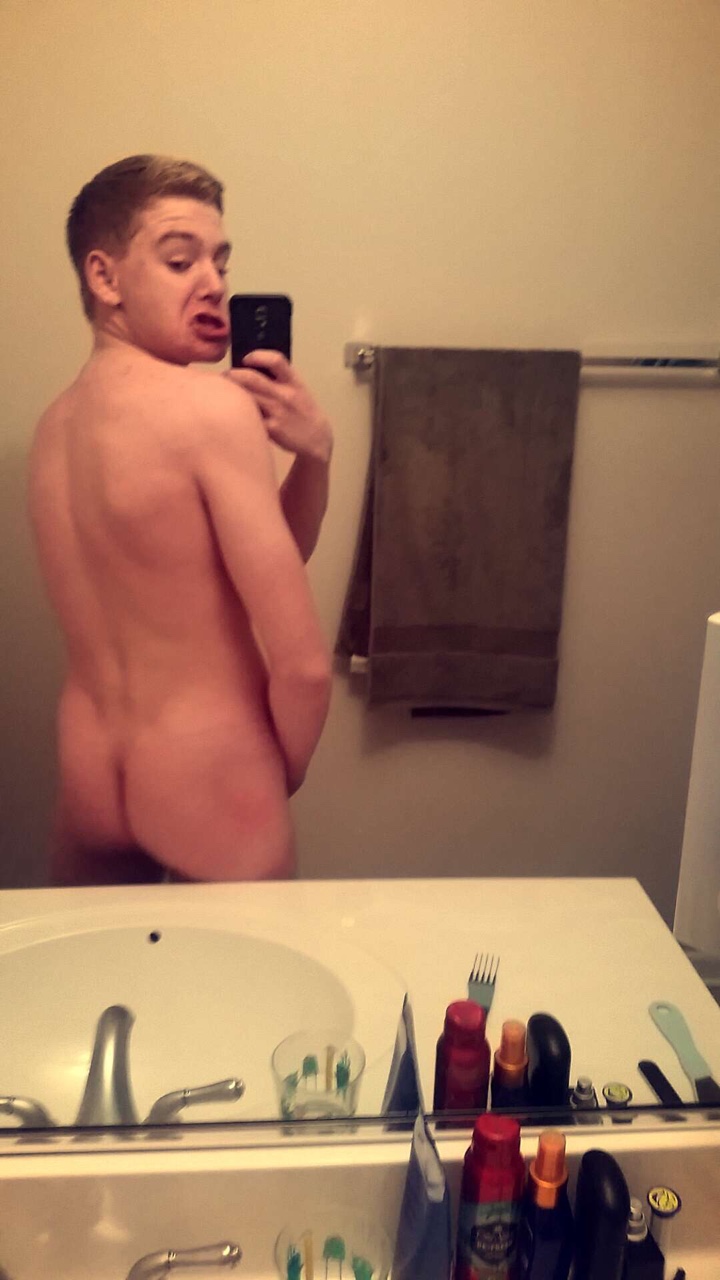 Lucas is a good looking Teen Boy with a cut dick. Here can you see all his Selfshots!